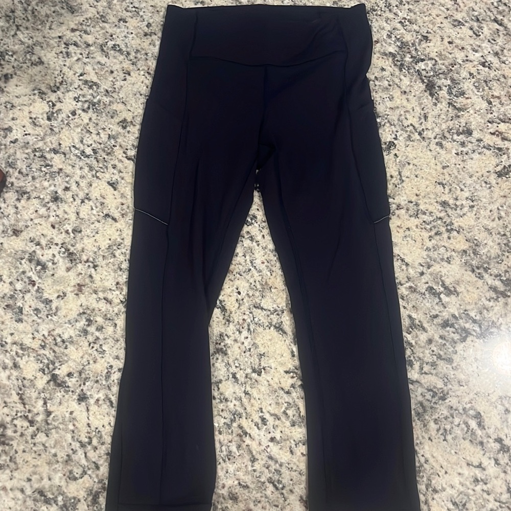 Lululemon Speed Crop 21’ in Navy